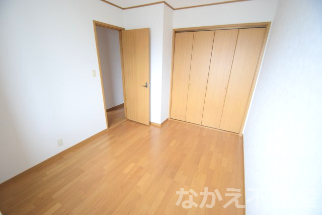 【寝室】 | 広くて明るい寝室