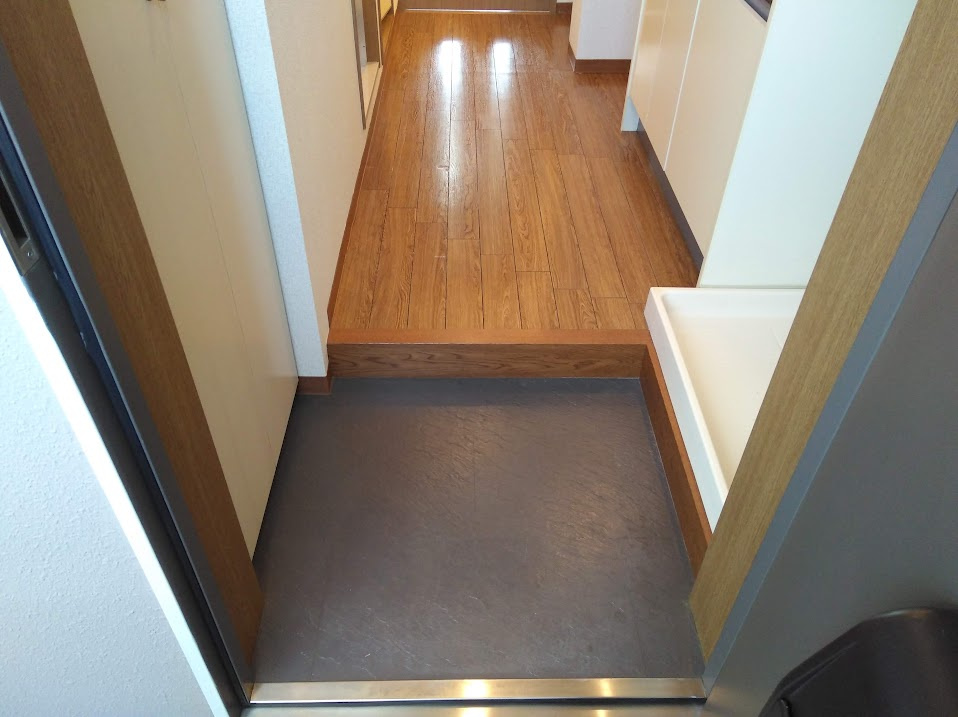 ヴィヴァーチェ四条大宮の玄関