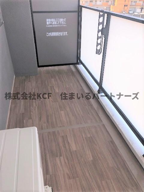 グランシャリオ諏訪野のバルコニー|暖かな日差しのふりそそぐバルコニー