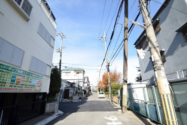 ポップ高槻の駐車場