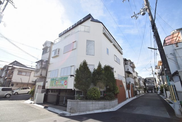 ポップ高槻のエントランス