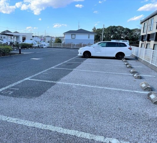 レオパレスMidoriⅡの駐車場|画像5