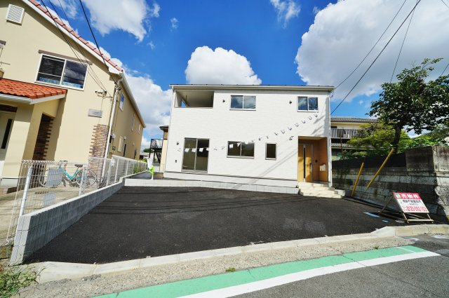 【横浜市旭区中白根２丁目3-8新築戸建て】★仲介手数料無料★（白根小学校・上白根北中学校）の外観