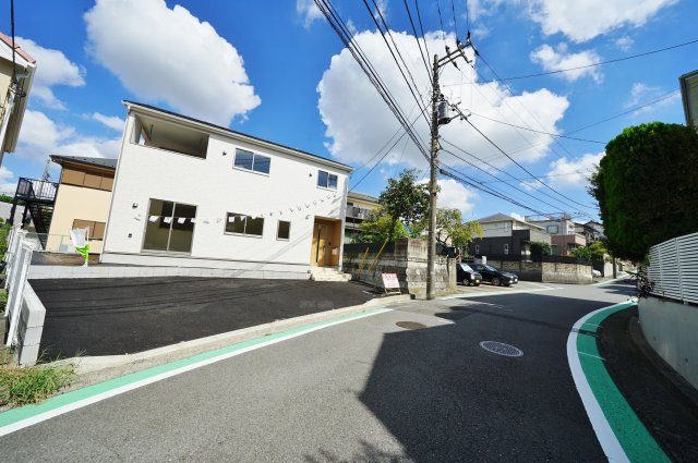 【横浜市旭区中白根２丁目3-8新築戸建て】★仲介手数料無料★（白根小学校・上白根北中学校）の前面道路含む現地写真