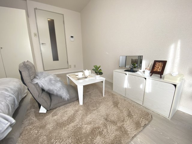 レジデンス梅小路の居間・リビング|モデルルーム※別タイプのお部屋です。