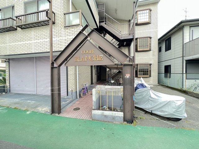 コーポブランシェのエントランス