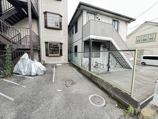 コーポブランシェの駐車場