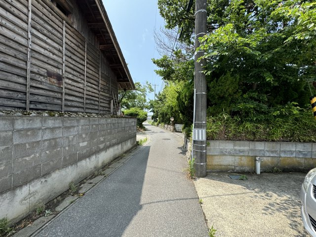 東区一日市　中古戸建の前面道路含む現地写真