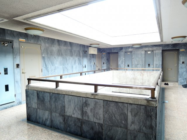 高槻市城西町の賃貸マンションのエントランス