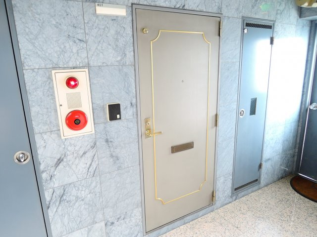 高槻市城西町の賃貸マンションの玄関