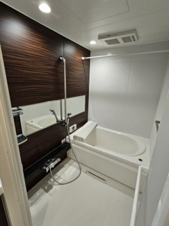 【浴室】 | エアフォルク河原 | ゆったりとしたお風呂です。