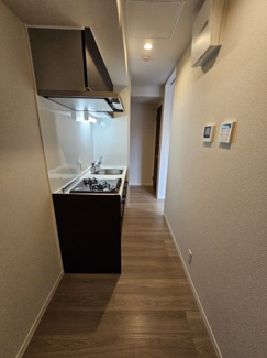 【内装】 | エアフォルク河原 | キッチンの向こうは玄関です