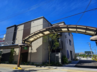 【外観】 | エアフォルク河原 | アーケードがあるので雨の日も歩きやすそうですね