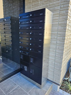 【その他共用部分】 | エアフォルク河原 | 集合郵便ポストと、今や必需品の宅配ボックスです