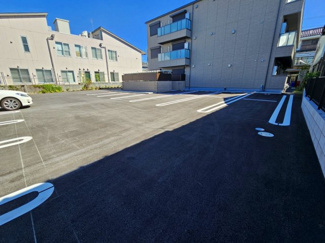 【駐車場】 | エアフォルク河原 | 平面式の出し入れしやすい駐車場です