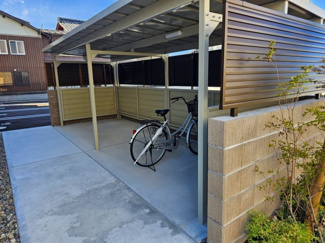 【その他共用部分】 | エアフォルク河原 | 屋根付きの駐輪場です