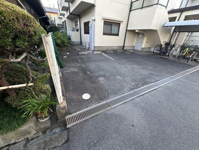 シャイニングの駐車場