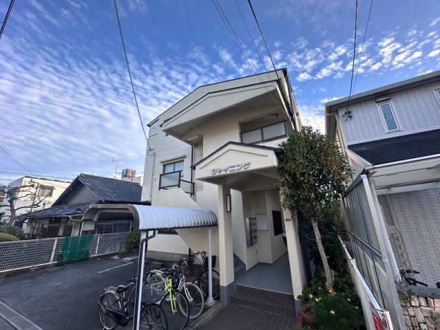 シャイニングの外観