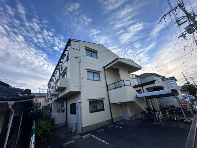 シャイニングの外観