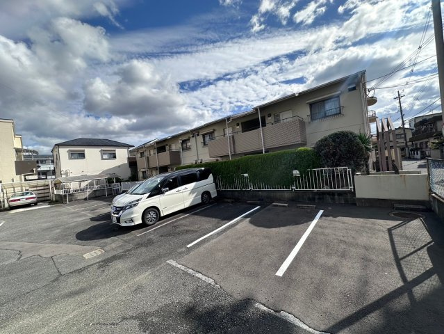 コートハウス寿の駐車場