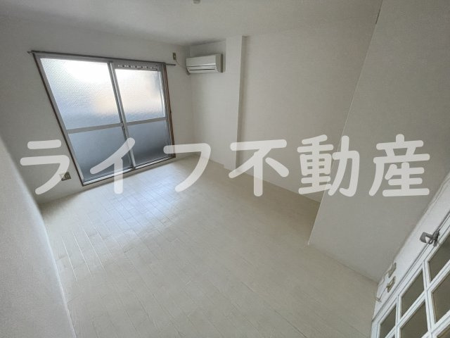あかねハイツの洋室|落ち着いた色調の洋室です