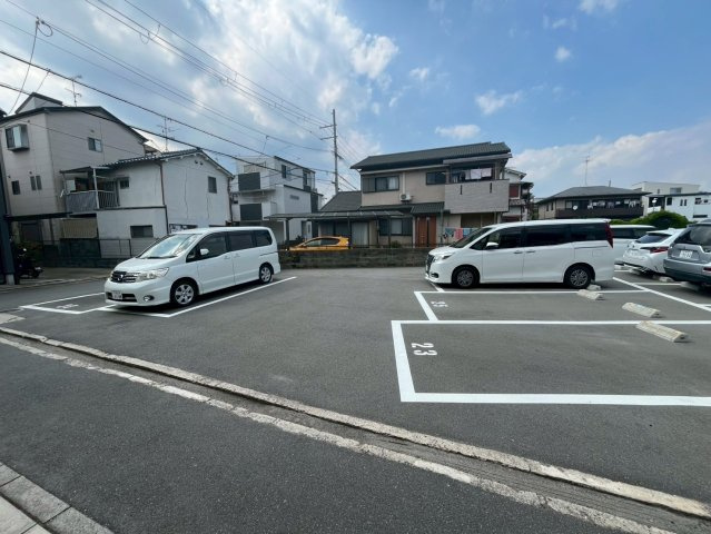 川端貸家の駐車場
