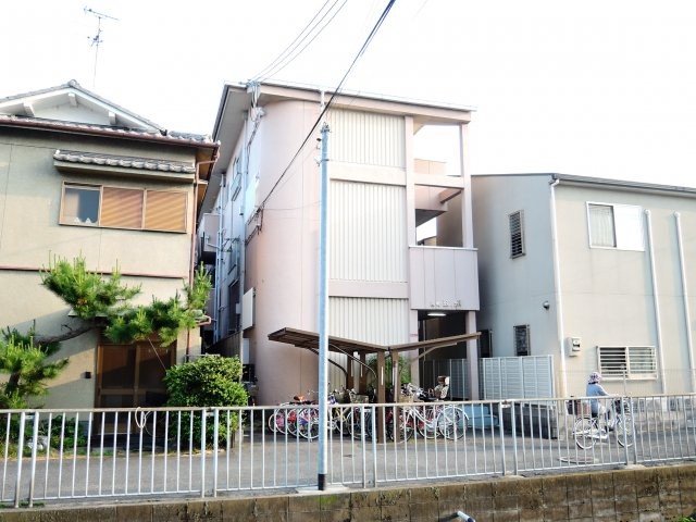 西町ロイヤルマンションの外観