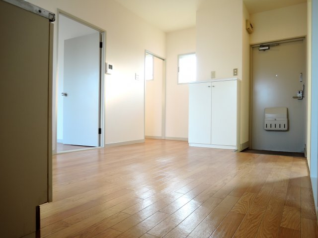 西町ロイヤルマンションの居間・リビング