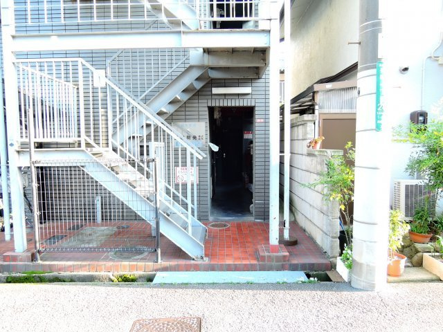 コトブキパークハイツのエントランス