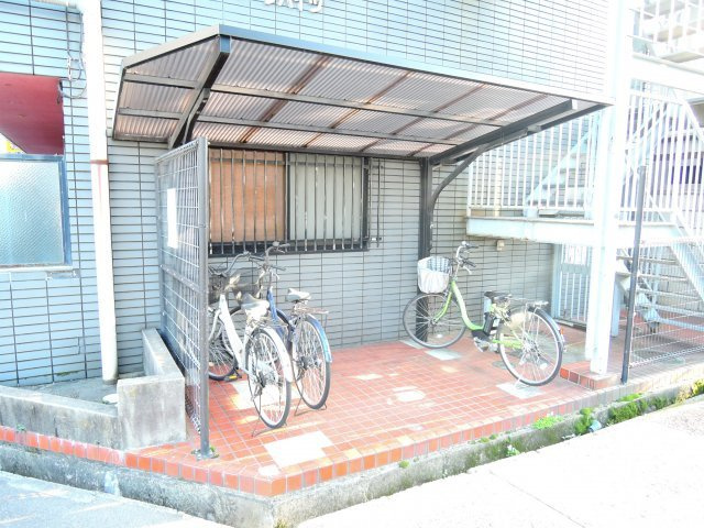 コトブキパークハイツの駐車場