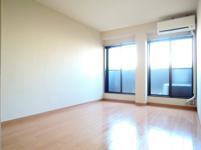 コトブキパークハイツの洋室