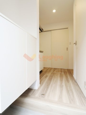 【玄関】 | CASA上津 | 収納もある玄関です