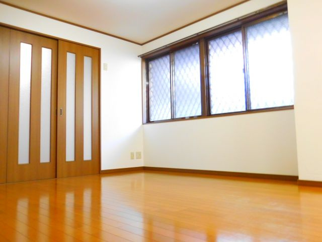 高槻市中川町の賃貸マンションの居間・リビング