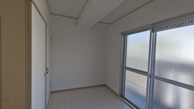 西町ハイツの洋室
