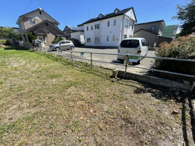 米町2丁目駐車場の庭