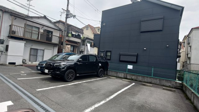 赤大路大磯貸家の駐車場