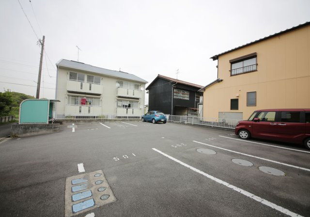 シルクハイツBの駐車場