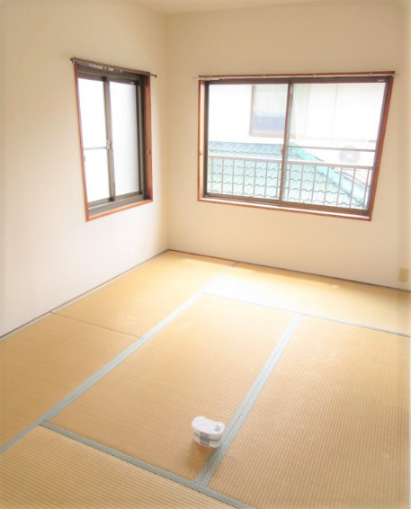 ローヤルマンションの寝室|柔らかい畳が心地よい和室