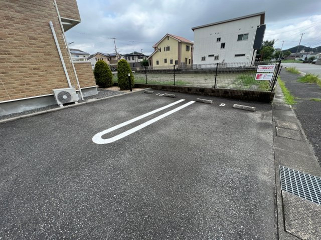 アルカンシエルＢの駐車場