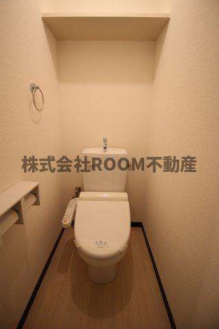 フローリアンのトイレ|落ち着いた色調のトイレです