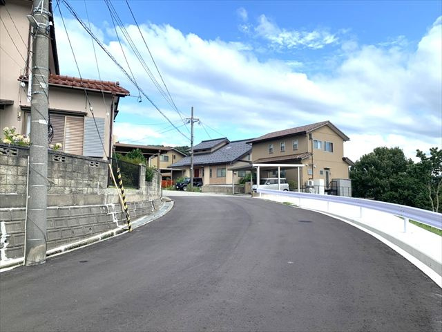 【前面道路含む現地写真】の画像