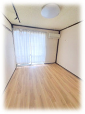 【居間・リビング】 | たなかコーポ | 洋室になります。
エアコン付きの状態です。