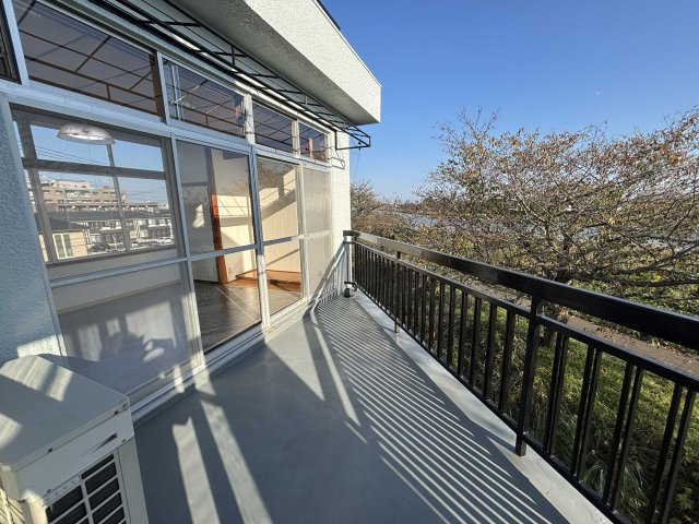 県南ビルのバルコニー