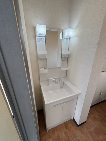 県南ビルの独立洗面台