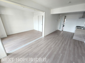 【内装】 | 立花グリーンハイツ弐号棟 | リビングに隣接する洋室６帖との建具をオープンにしていただくと約１７．３帖のLDKとして使用していただけます(^^)