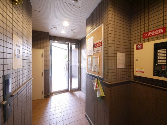 フィールドマンションのエントランス|落ち着いたエントランスです