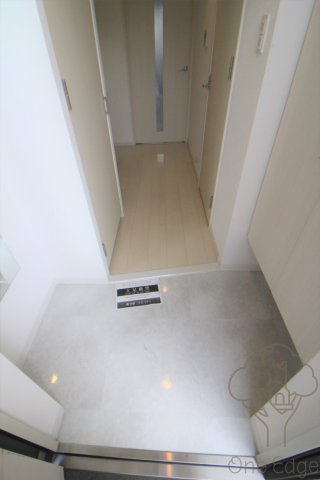 アドバンス新大阪ラシュレの玄関
