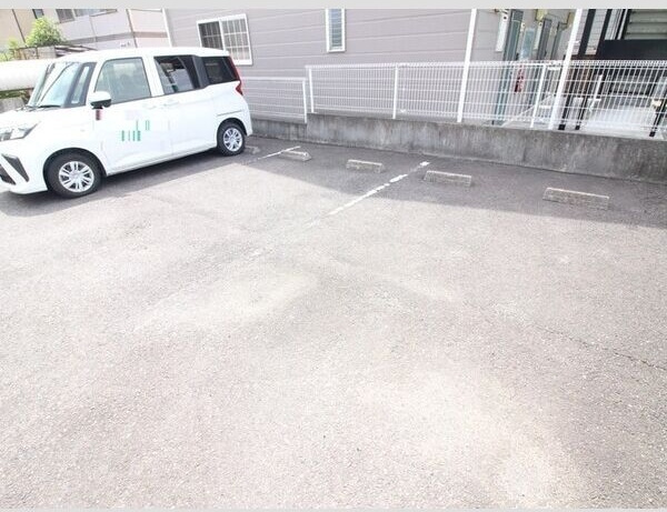 ヴィラ・ヴィクトリアⅡの駐車場