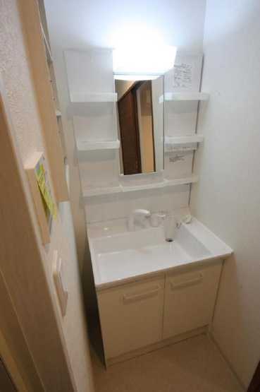 【独立洗面台】 | コルテス千早 | 別号室の写真になります。現況優先。
