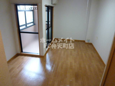 【居間・リビング】 | サーナギマンション | 使いやすい居間です